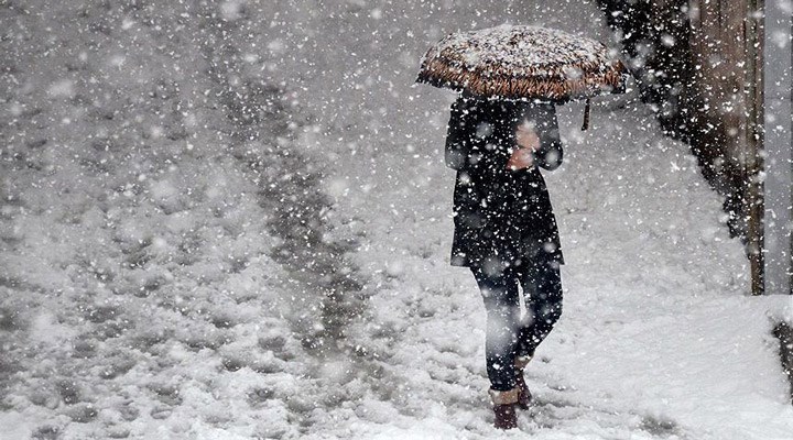 İstanbul Valiliği pazar akşamı beklenen yoğun kar yağışıyla ilgili açıklamalarda bulundu
